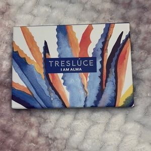 NWT Tresluce beauty I am Alma eyeshadow palette